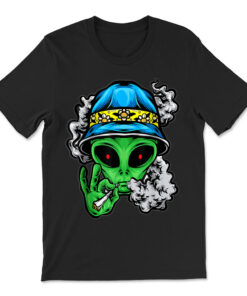 Marijuana Smoking Alien - Just Chilling Weed Stoner 420 T-shirt